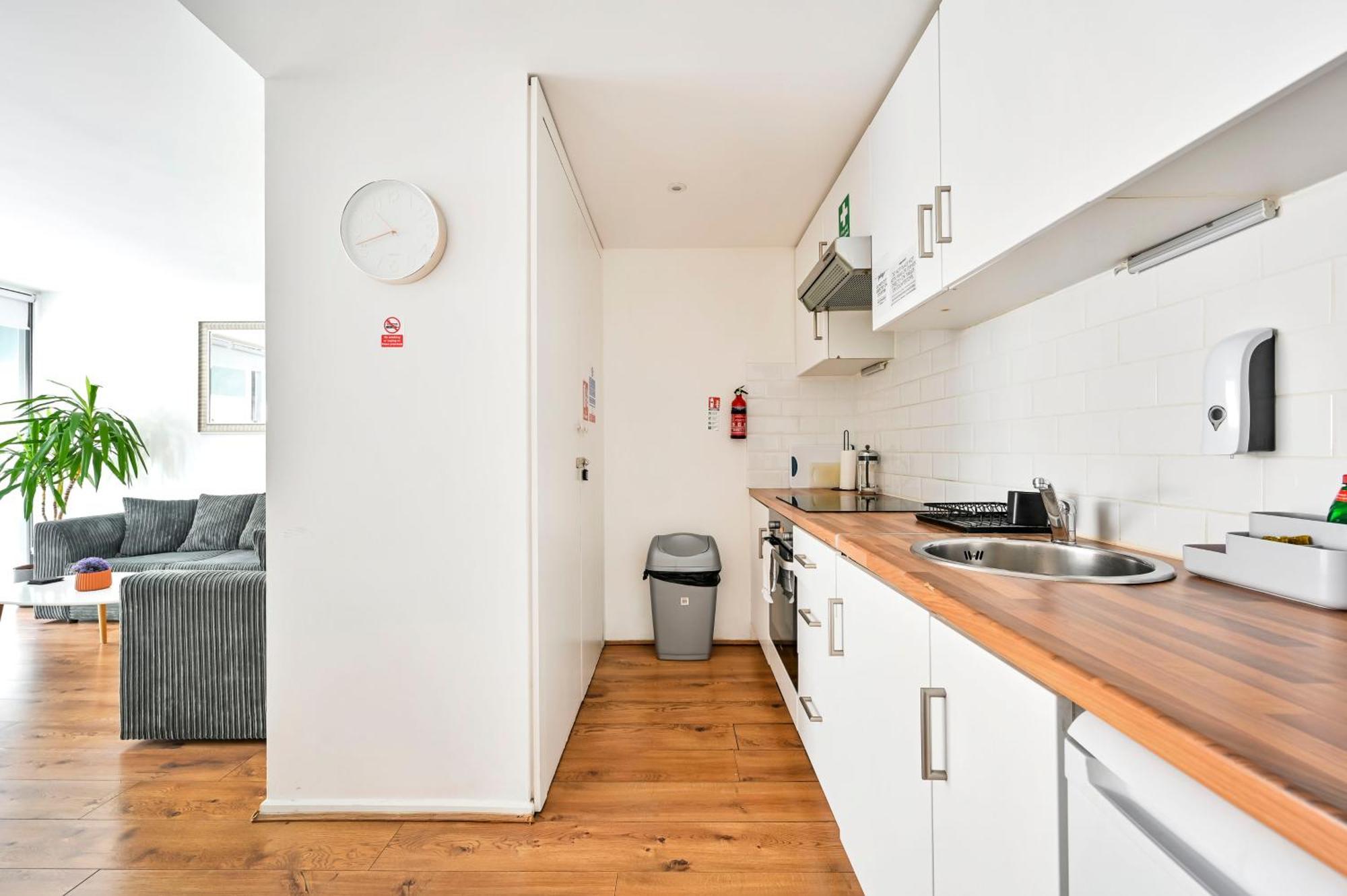 Lovely 2-Bed, Sleeps 6, Near Stratford Station & Abba Voyage, 런던 외부 사진